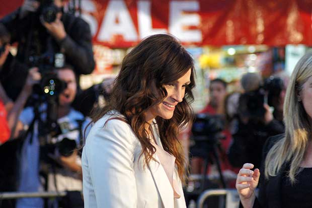 bigstock-Julia-Roberts-At-Eat-Prey-Love-9320963