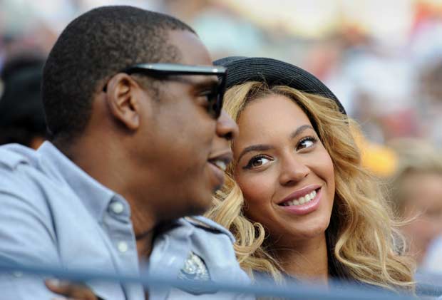 Entertainer Jay-Z (L) and wife Beyoncé (