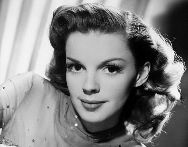 Judy_Garland_The_Harvey_Girls_MGM_Publicity_stilfl